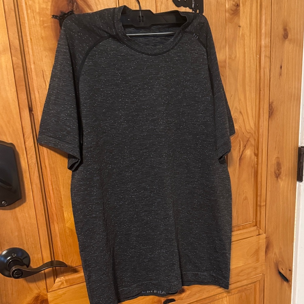 Lululemon Men's Metal Vent Tech Short Sleeve shirt